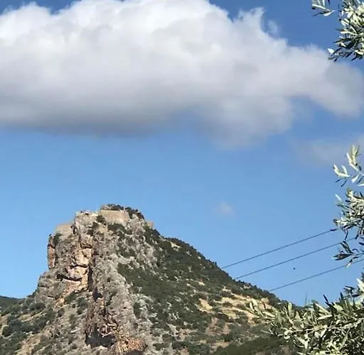 House Ermionida アパート